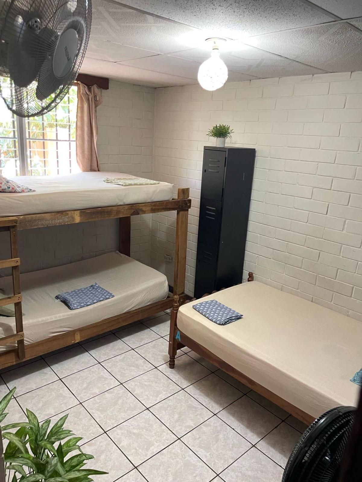 Pool House Hostel Санта-Ана Экстерьер фото